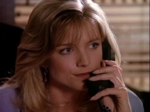 Escena del episodio 30 de la temporada 3 de la serie Melrose Place