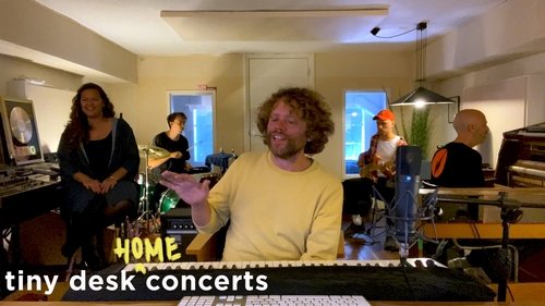 Poster della serie NPR Tiny Desk Concerts