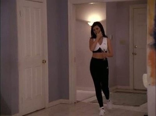 Escena del episodio 27 de la temporada 7 de la serie Beverly Hills, 90210