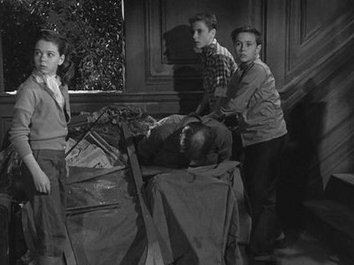 Escena del episodio 11 de la temporada 1 de la serie The Hardy Boys