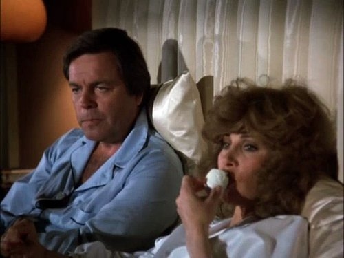 Escena del episodio 11 de la temporada 2 de la serie Hart to Hart