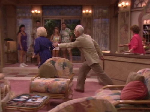 Escena del episodio 3 de la temporada 1 de The Golden Palace