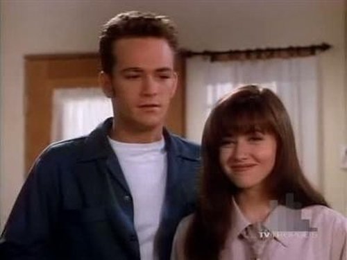 Escena del episodio 10 de la temporada 2 de la serie Beverly Hills, 90210