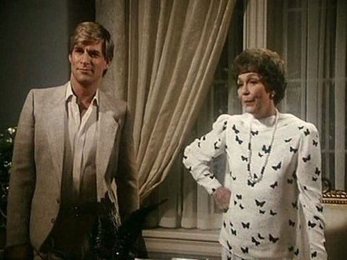 Escena del episodio 4 de la temporada 4 de la serie Falcon Crest