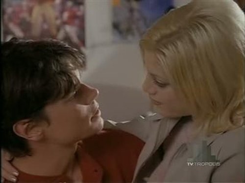 Escena del episodio 28 de la temporada 6 de la serie Beverly Hills, 90210