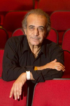 Edgar Saba interpretando a Agustin