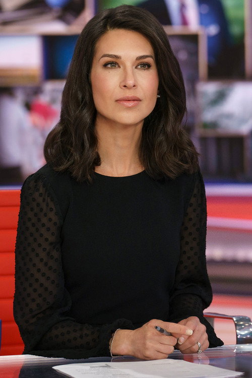 Póster oficial de Ana Cabrera Reports (2023)