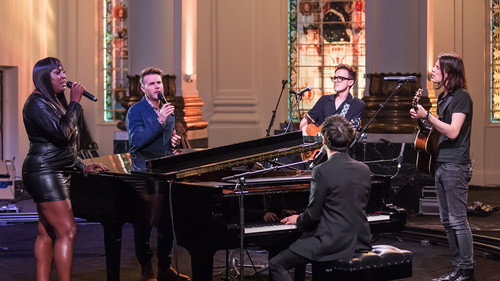 Gary Barlow: I'm With the Band Backdrop Blur