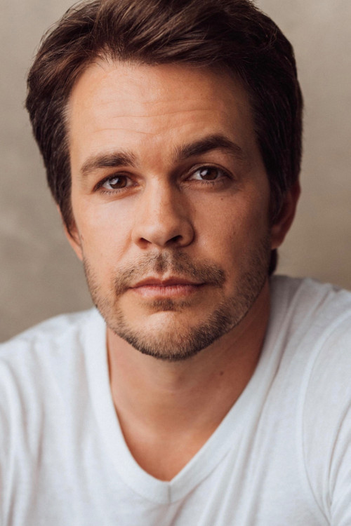 Johnny Simmons photo 6
