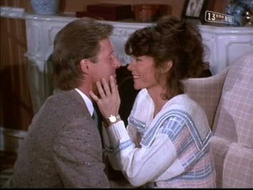 Escena del episodio 22 de la temporada 4 de la serie Scarecrow and Mrs. King