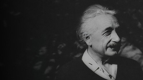 Einstein days - Season 1 Backdrop Blur