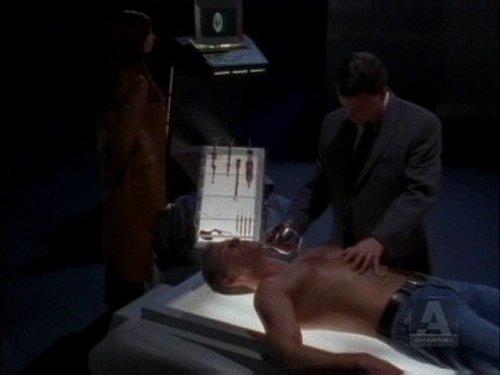 Escena del episodio 18 de la temporada 3 de la serie El elegido