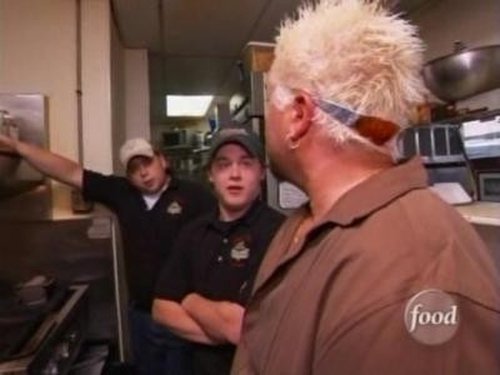 Escena del episodio 12 de la temporada 2 de la serie Diners, Drive-Ins and Dives