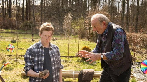 Episode 2209 still