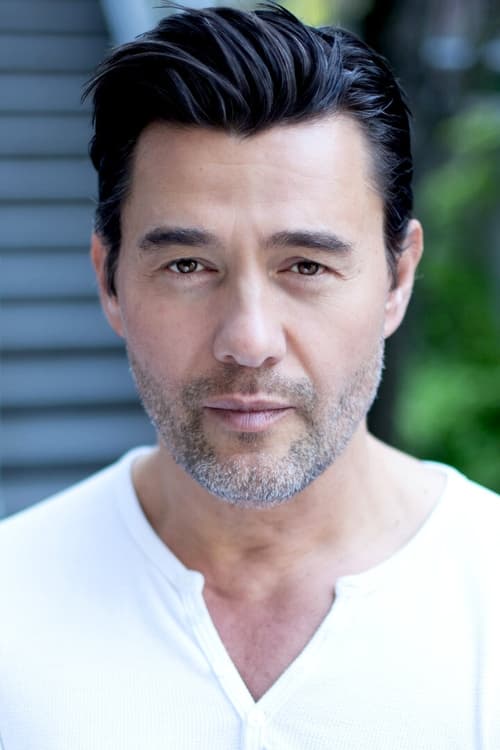 Kép: Steve Bacic színész profilképe