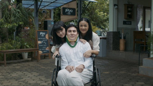 Кадр из Hanya Namamu Dalam Doaku