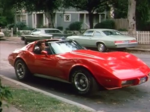 Escena del episodio 11 de la temporada 1 de la serie Falcon Crest
