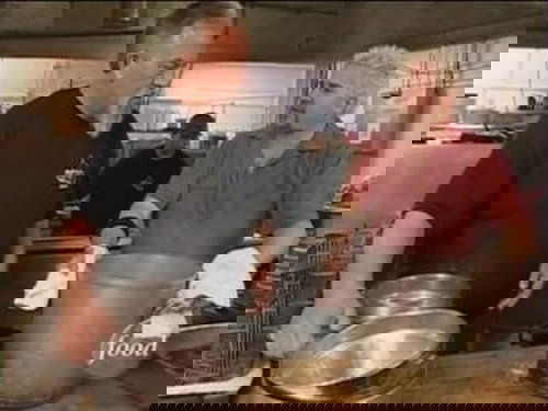 Escena del episodio 4 de la temporada 1 de la serie Diners, Drive-Ins and Dives