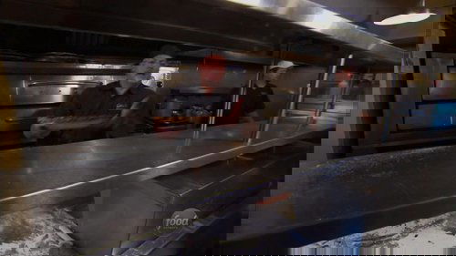 Escena del episodio 10 de la temporada 11 de la serie Diners, Drive-Ins and Dives