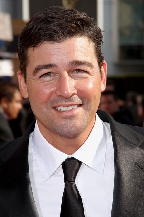 Kyle Chandler isPeter