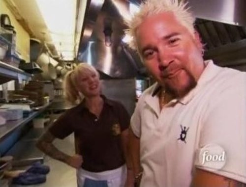 Escena del episodio 5 de la temporada 2 de la serie Diners, Drive-Ins and Dives