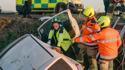 Ambulance S16E04 backdrop