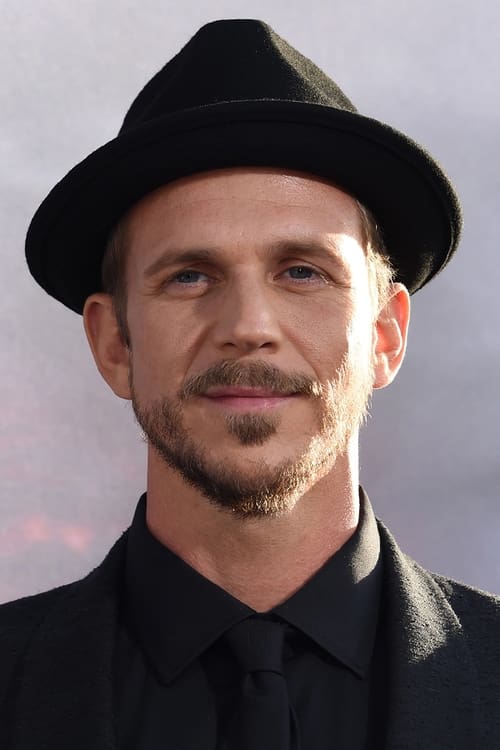 Kép: Gustaf Skarsgård színész profilképe