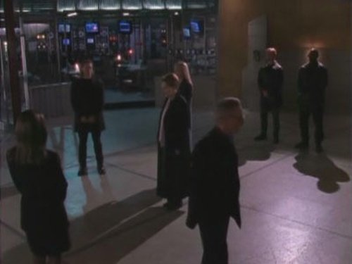 Escena del episodio 1 de la temporada 3 de la serie Nikita