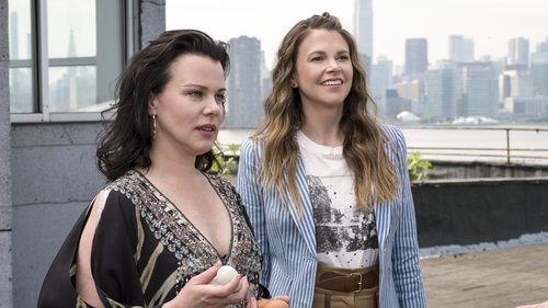 Escena del episodio 8 de la temporada 4 de la serie Younger