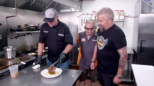 Escena del episodio 5 de la temporada 47 de la serie Diners, Drive-Ins and Dives
