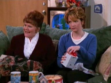 Escena del episodio 19 de la temporada 3 de Caroline in the City