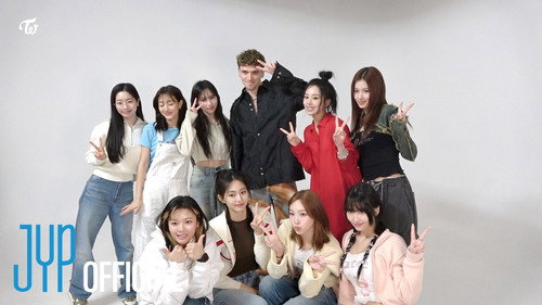TWICE TV “LA Promotion Days” Behind still