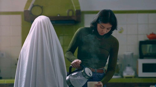 Dolor Fantasma Backdrop Blur