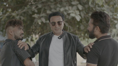 Lau Kumude Hidyo Hero Banna - Still