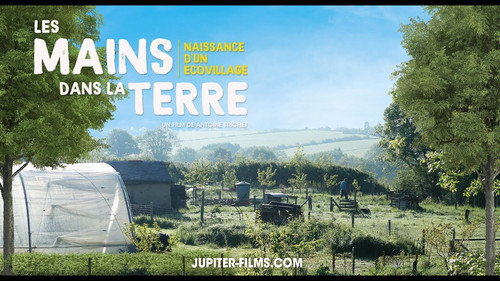 Les mains dans la terre, naissance d'un écovillage Backdrop Blur