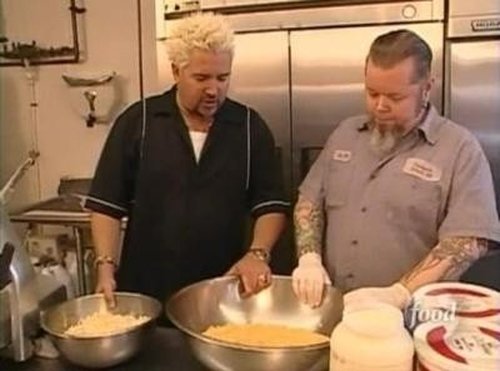Escena del episodio 3 de la temporada 1 de la serie Diners, Drive-Ins and Dives