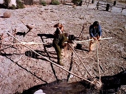Escena del episodio 14 de la temporada 1 de la serie Planet of the Apes