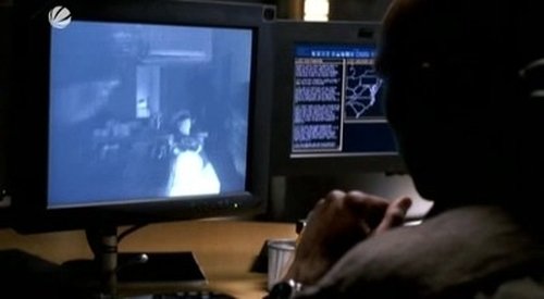 Escena del episodio 14 de la temporada 1 de la serie Threat Matrix