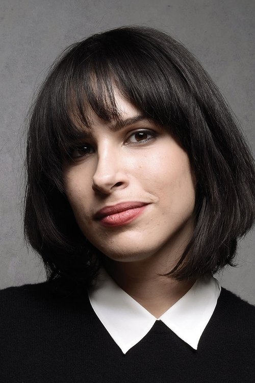 Kép: Desiree Akhavan színész profilképe