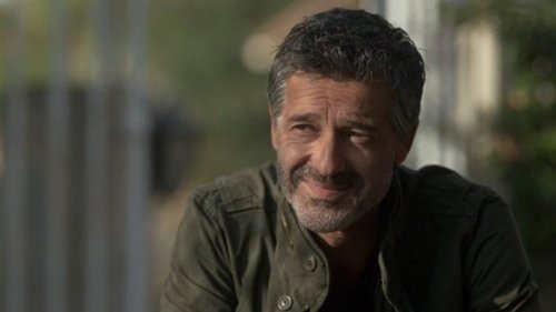 Escena del episodio 5 de la temporada 1 de la serie Tandem