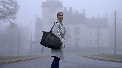 Helene sjekker inn Backdrop Blur