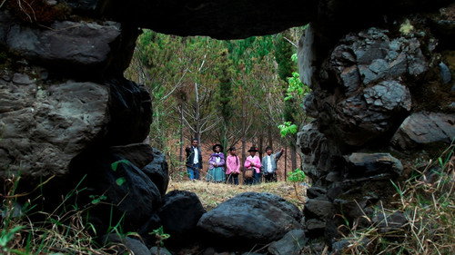 Ayahuanco. Dormido entre la vida y la muerte Backdrop Blur
