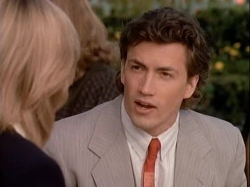 Escena del episodio 26 de la temporada 2 de la serie Melrose Place
