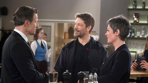 Episode 2204 still