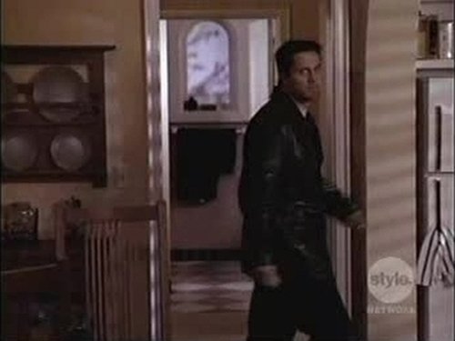 Escena del episodio 22 de la temporada 7 de la serie Melrose Place