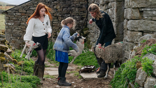 Our Farm Next Door: Amanda, Clive and Kids S03E01 backdrop