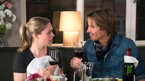 Episode 2212 still