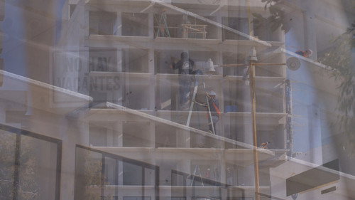 Habitar Lo Inhabitable / Contener Lo Incontenible Backdrop Blur