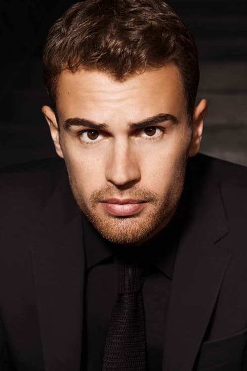 Kép: Theo James színész profilképe