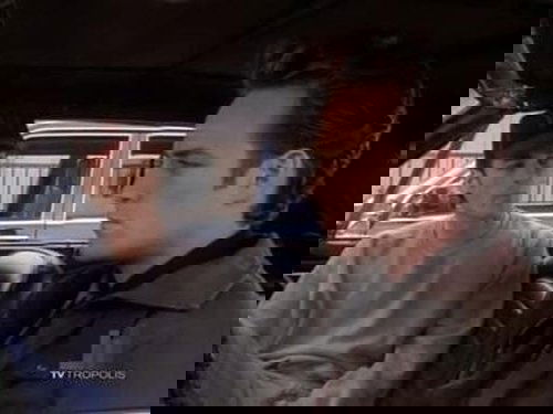 Escena del episodio 22 de la temporada 3 de la serie Beverly Hills, 90210